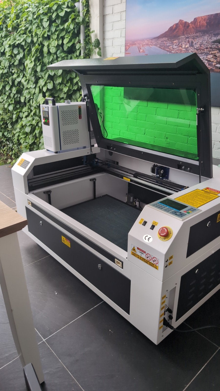 100W CO2 Lasersnijder 900x600mm met Koeler en Afzuiging, Ophalen