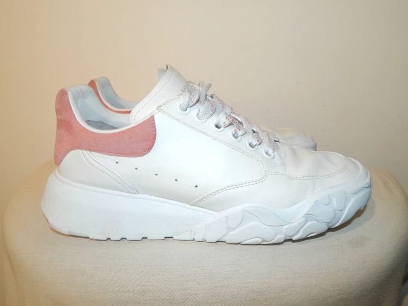 Alexander McQueen Court trainers wit met roze accent 39, Verzenden, Wit, Alexander McQueen, Sneakers of Gympen