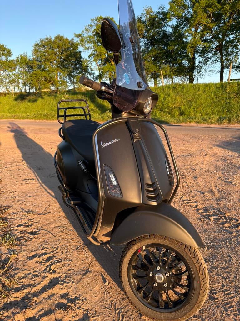 Vespa Sprint 50cc - custom ‼️ mat-zwart van 2023 - opties XL, Ophalen of Verzenden, Zo goed als nieuw