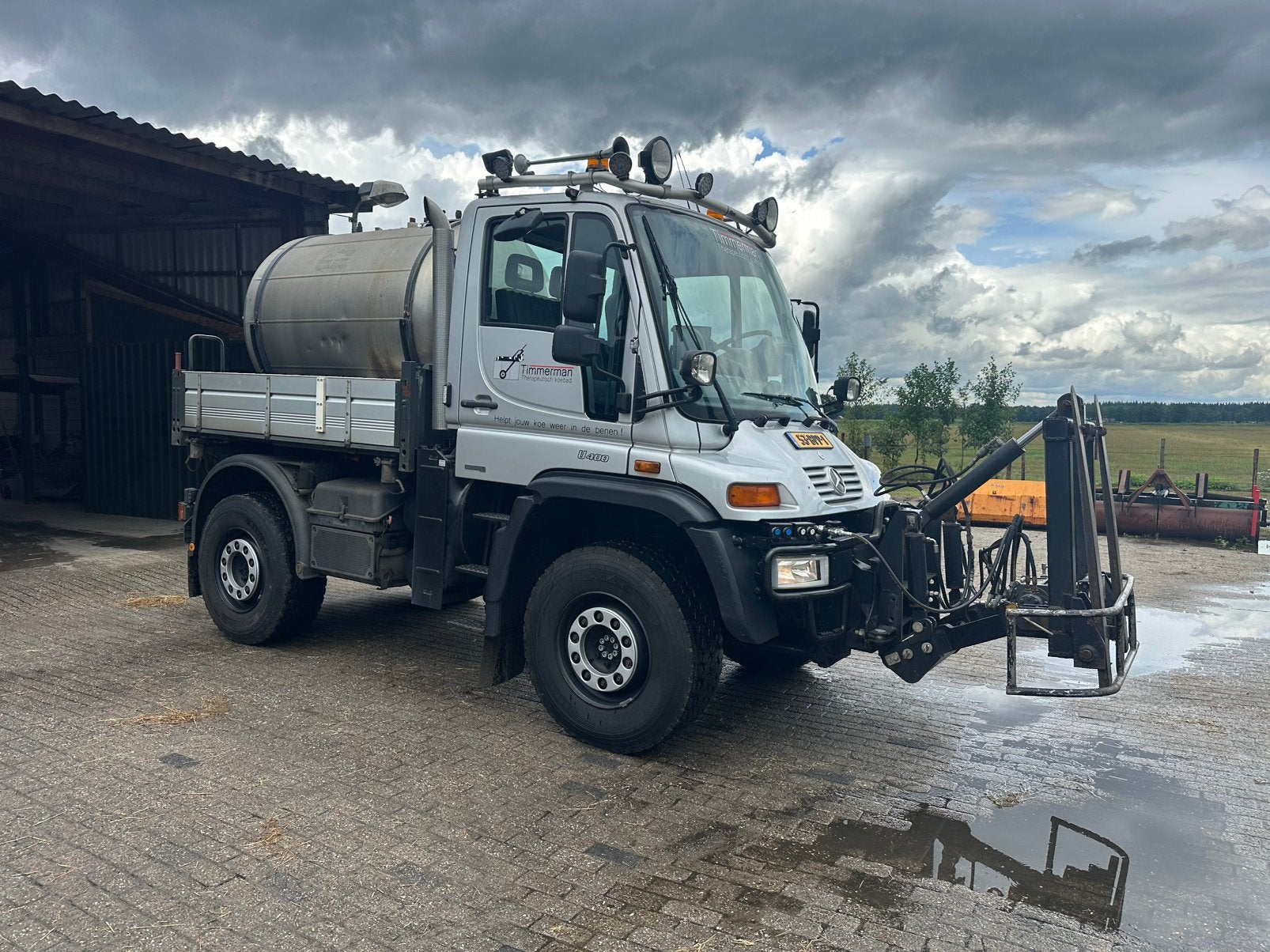 Unimog u400 6 cilinder 2009, Auto's, Vrachtwagens, Automaat, Stof, Mercedes-Benz, Diesel