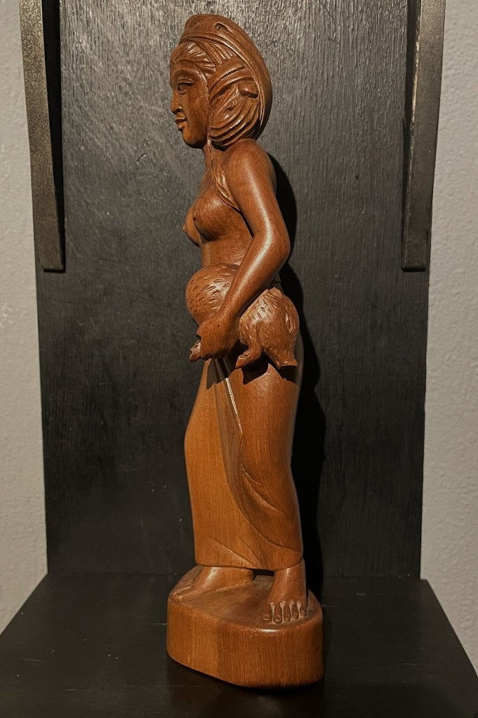 Mooie Balinese jonge half blote dame en biggetje onder arm, Antiek en Kunst, Kunst | Beelden en Houtsnijwerken, Verzenden, Handgemaakt