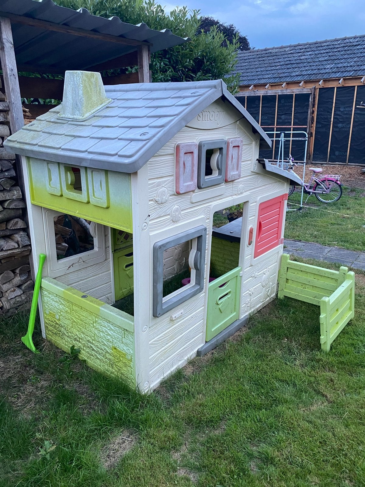 Smoby speelhuisje met picknicktafel, Ophalen, Gebruikt, Plastic