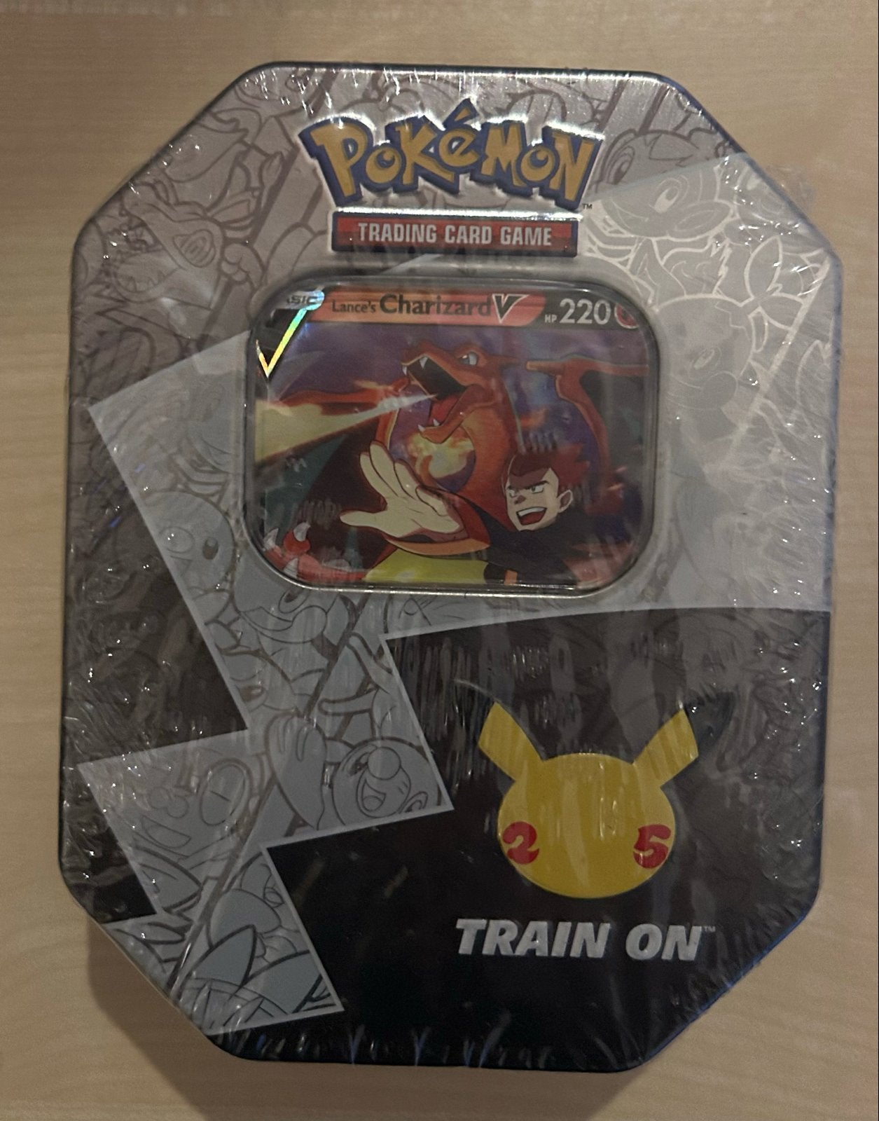 25 Celebrations Lance's Charizard V Tin, Ophalen of Verzenden, Nieuw, Boosterbox