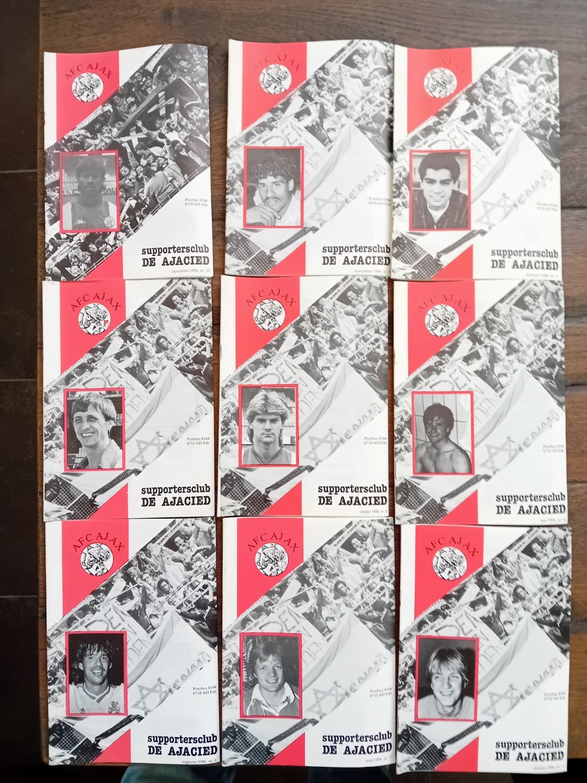 9x De Ajacied – 1986, Verzamelen, Ophalen of Verzenden, Zo goed als nieuw, Ajax, Boek of Tijdschrift