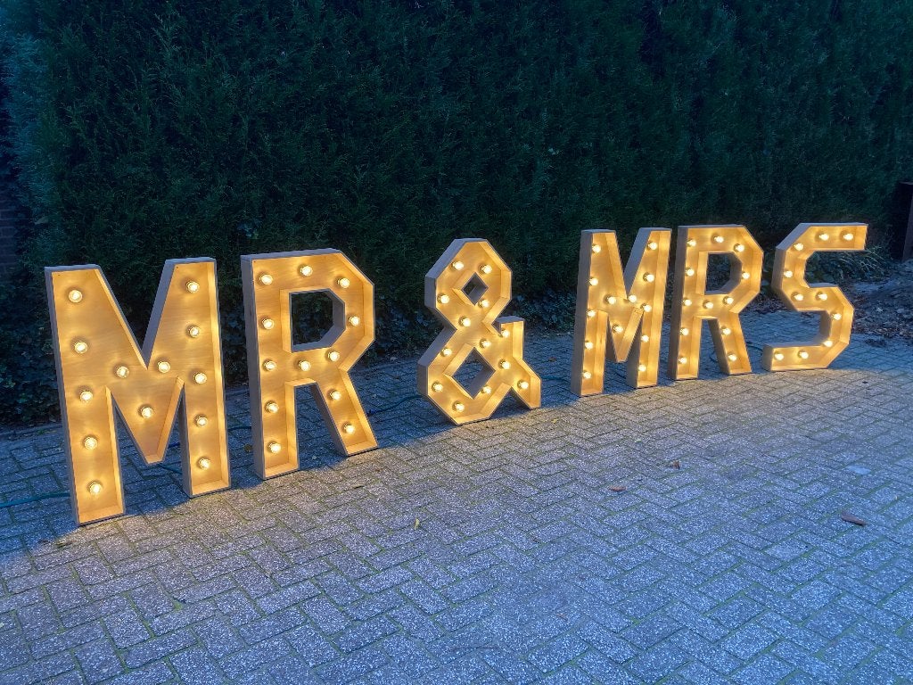 Lentjes verhuur MR & MRS lichtletters, Hobby en Vrije tijd, Ophalen, Gebruikt, Overige