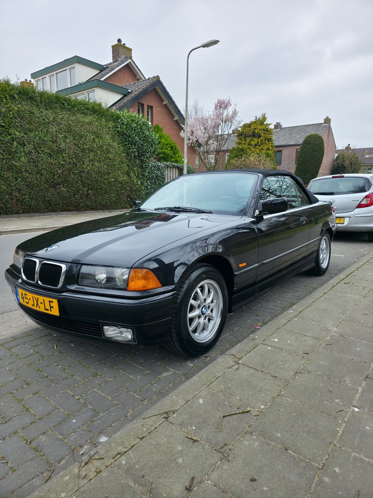 BMW 3-Serie 2.0 I 320 Cabriolet AUT 1997 Zwart, Auto's, Automaat, Achterwielaandrijving, Zwart, 75 €/maand