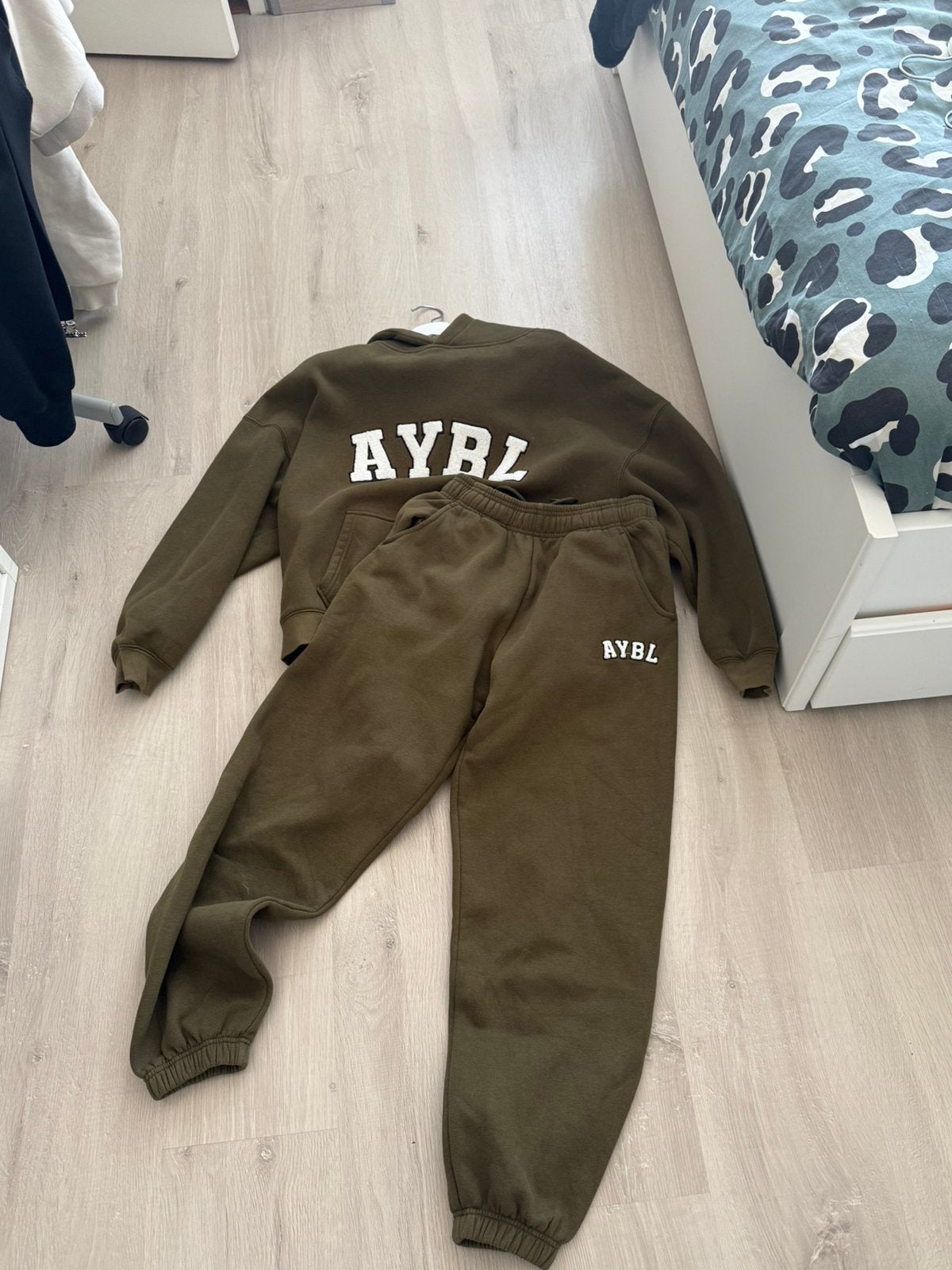 AYBL pak, Ophalen of Verzenden, Zo goed als nieuw, Maat 38/40 (M), Groen