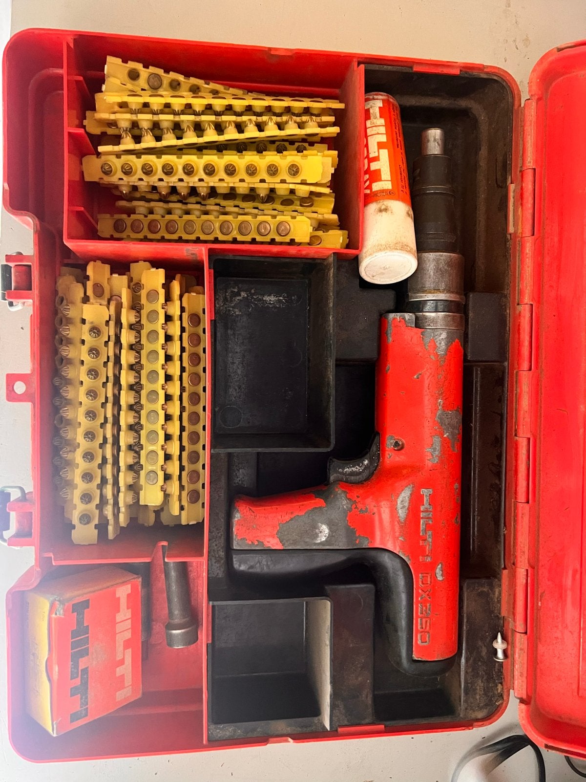 Twee Hilti schiethamers DX 250 en DX 450 met toebehoren, Ophalen of Verzenden, Gebruikt, Overige typen, Hilti