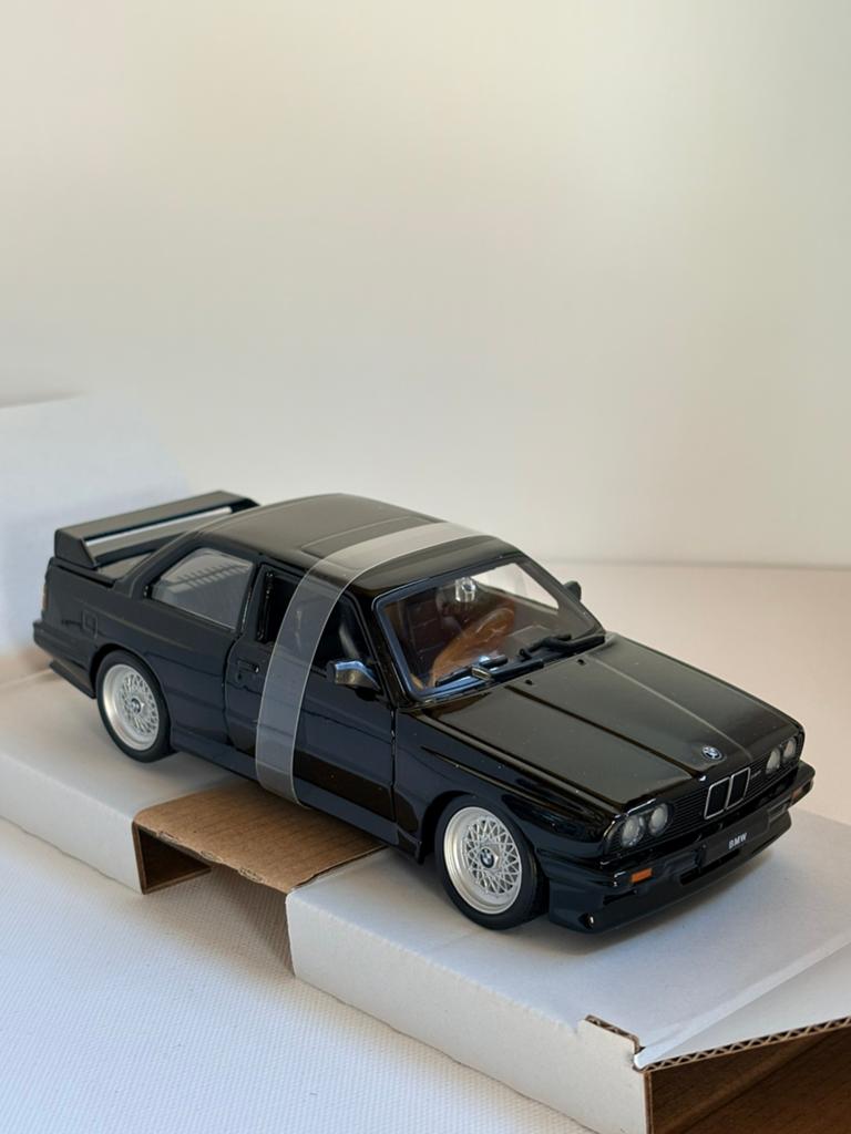 Bburago 1988 BMW 3 Serie M3 - Nieuw in doos, Auto, Nieuw, Ophalen of Verzenden, Bburago