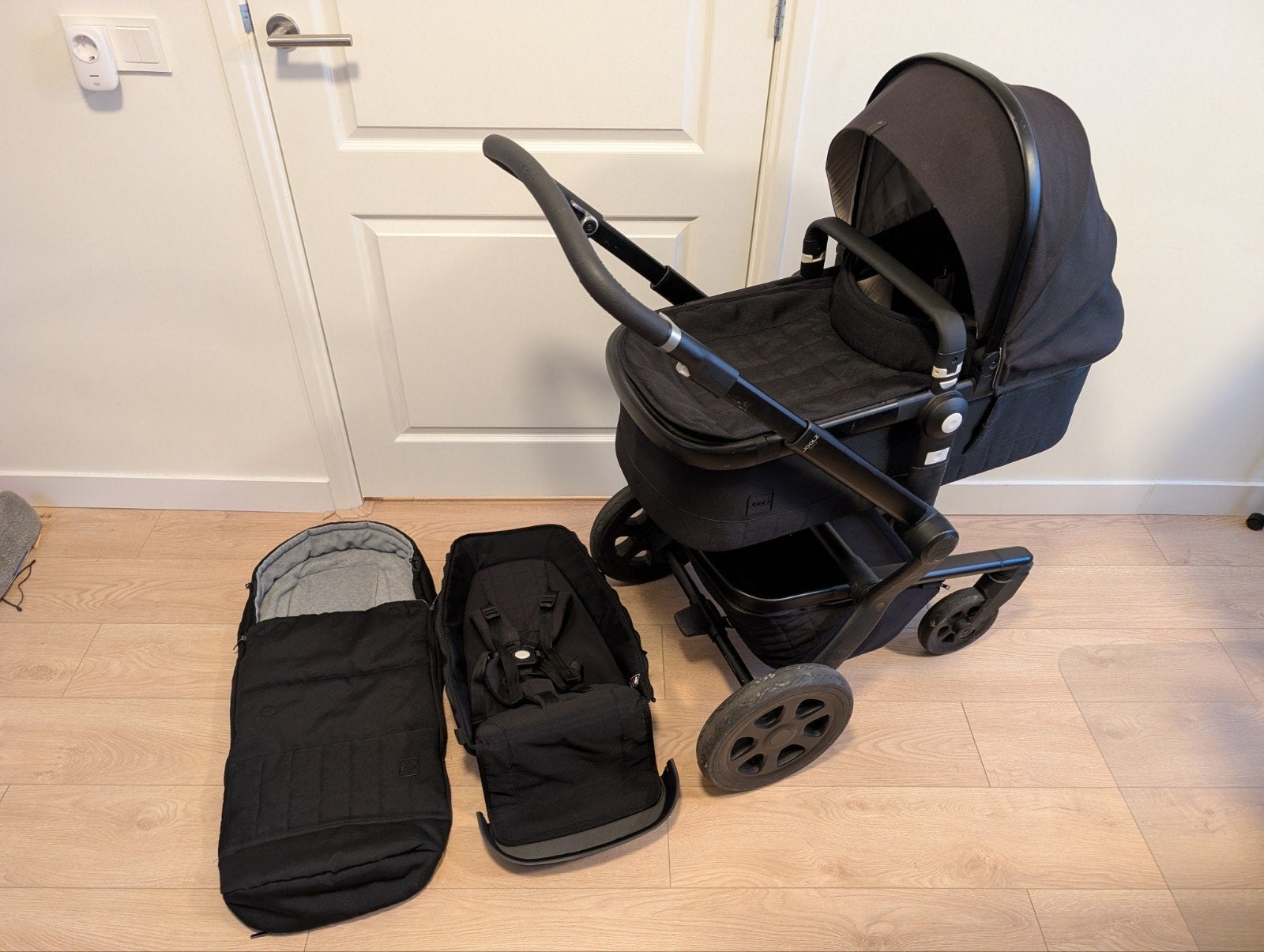 Joolz Day 3 kinderwagen zwart met reiswieg en voetenzak, Gebruikt, Combiwagen, Met reiswieg, Ophalen