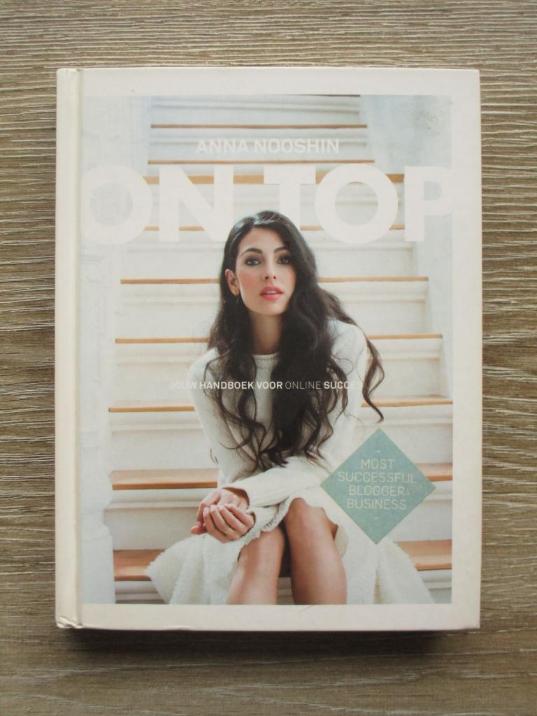 On top - Anna Nooshin, Ophalen of Verzenden, Gelezen, Overige onderwerpen