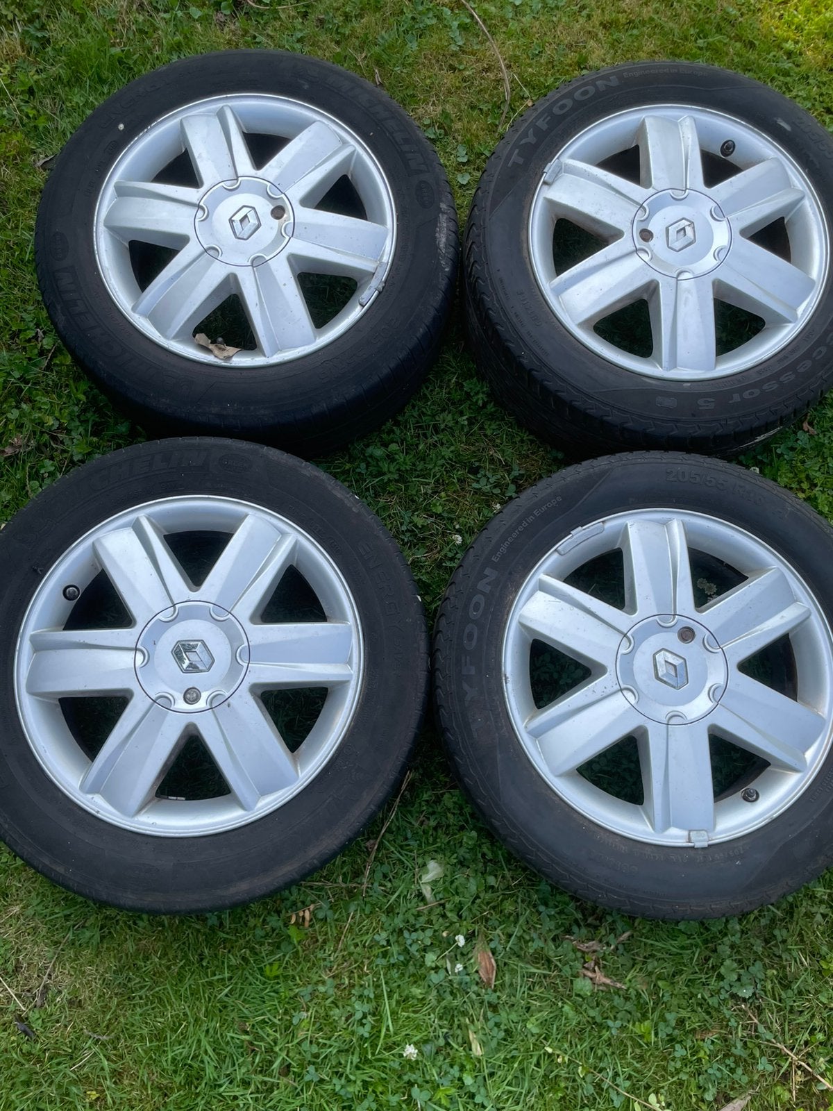 4 wielen + banden 205 55 16 renault laguna 2, Ophalen of Verzenden, Gebruikt