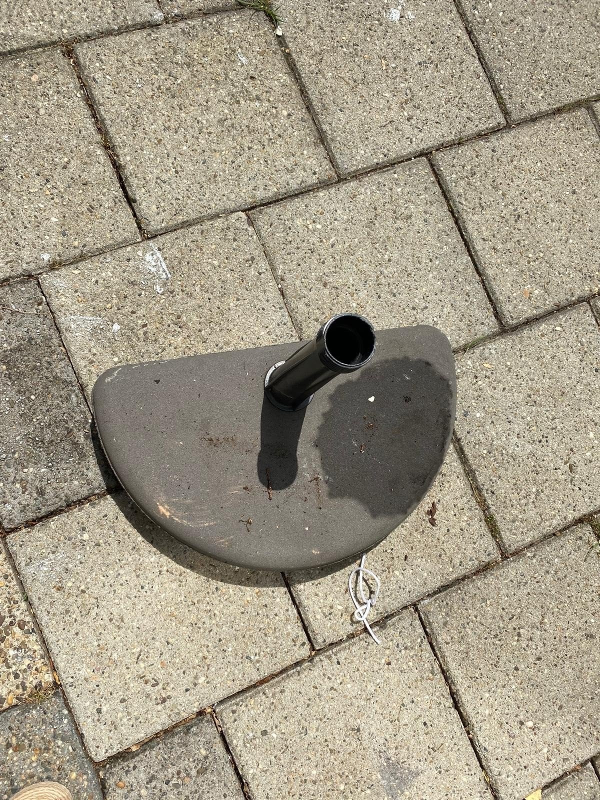 Bijna nieuw balkon parasolvoet, halfrond model, Ophalen of Verzenden, Gebruikt, Minder dan 1 meter, Parasolvoet