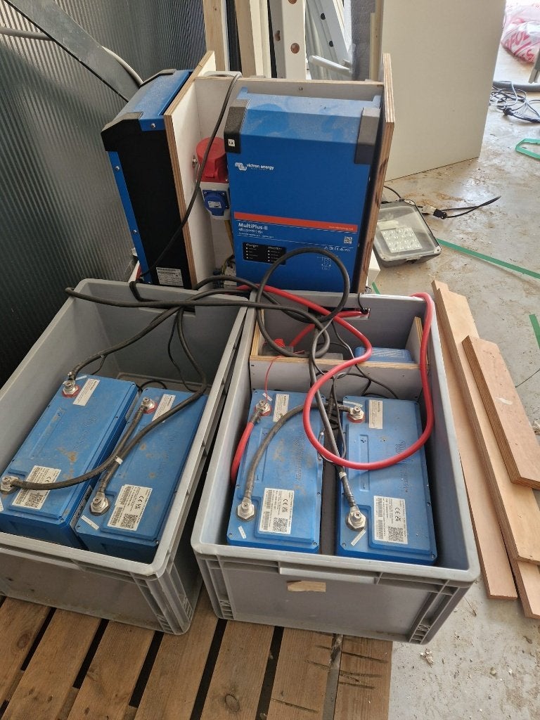Victron 1x220v naar  3x380 32A omvormer, met solar charger, Watersport en Boten, Ophalen, Gebruikt, Kabel of Apparatuur
