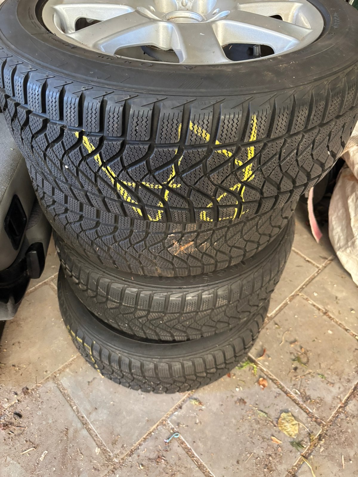 16 inch winterbanden, Auto diversen, Autosport-onderdelen, Ophalen of Verzenden, Zo goed als nieuw
