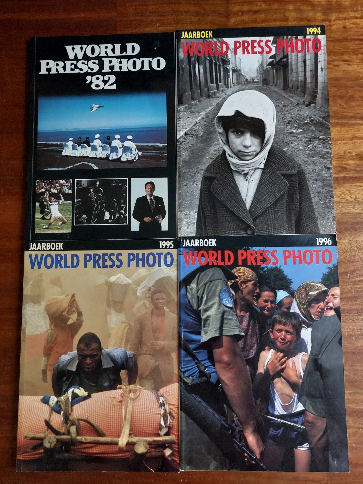 2 World Press Photo Jaarboeken 1982 en, 1994, Boeken, Ophalen of Verzenden, Gelezen, Fotografie algemeen