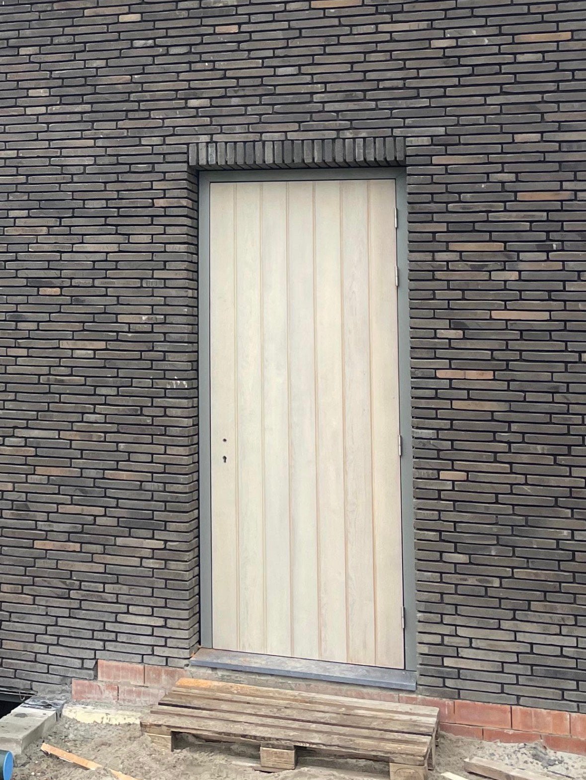 Eiken deur met aluminium kozijn en driepuntssluiting, Gebruikt, Deurkozijn, 225 cm of meer, Hout