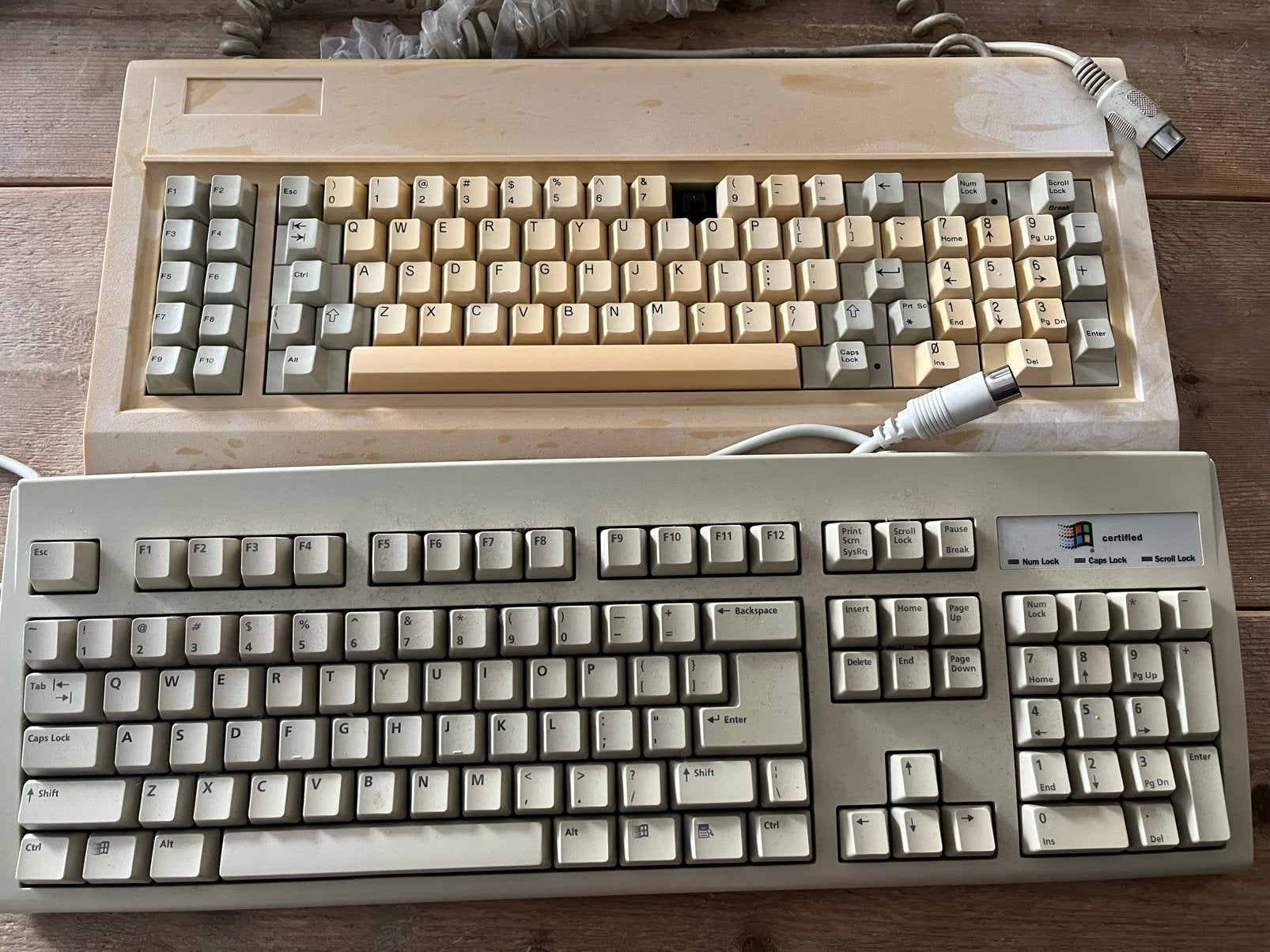 2x Keyboard met DIN aansluiting., Ophalen of Verzenden