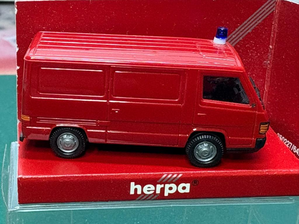 Herpa Mercedes 100D Brandweer IMG7124/5, Ophalen of Verzenden, Zo goed als nieuw, Bus of Vrachtwagen, Herpa