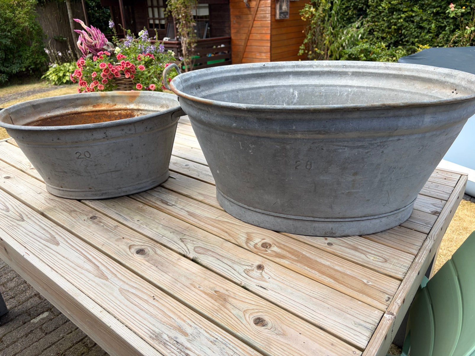 Twee vintage zinken teilen, maat 20 en 28, Tuin en Terras, Gebruikt, Ophalen of Verzenden, Metaal, 30 tot 60 cm