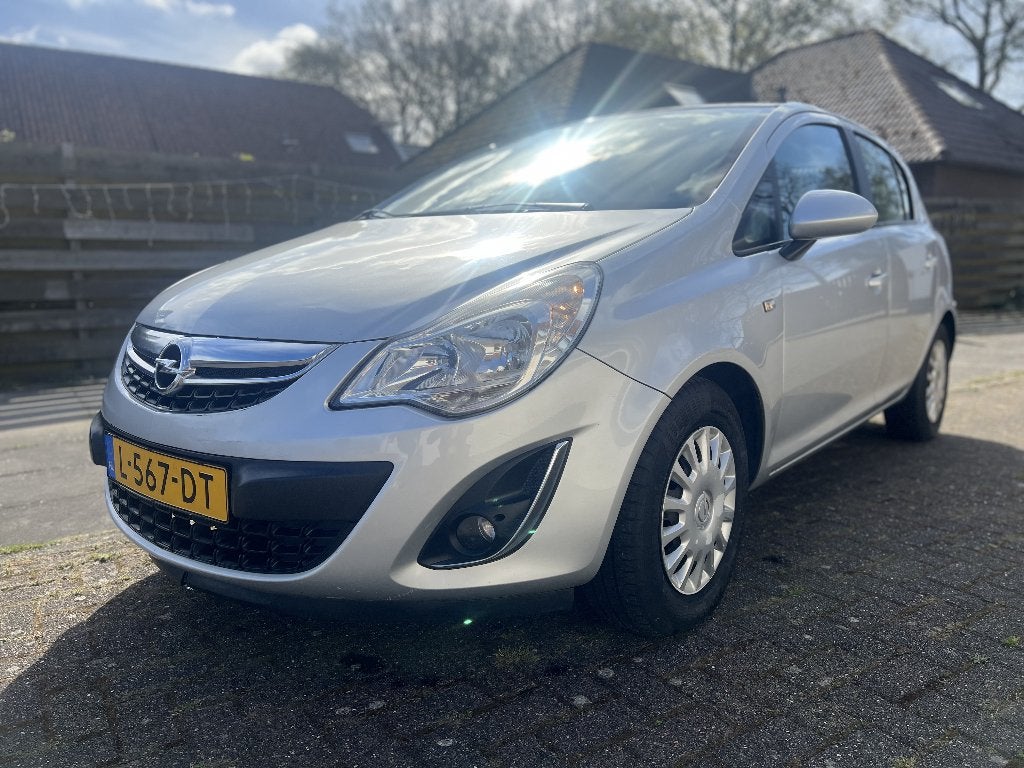 Mooie sportieve Opel Corsa D 1.2 16V 5D 2012 Grijs Facelift, Voorwielaandrijving, Zwart, 4 cilinders, 49 €/maand