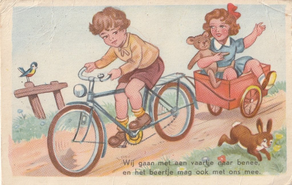 MEISJE BEER FIETS UIT 1958 KLEIN KREUKJE IN KAART KO258, Verzamelen, Ansichtkaarten | Themakaarten, Ophalen of Verzenden, 1940 tot 1960