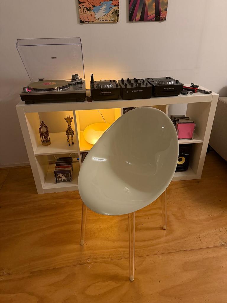 Mooie design kuipstoel - Wit/Transparant, Huis en Inrichting, Stoelen, Ophalen, Kunststof, Wit, Zo goed als nieuw
