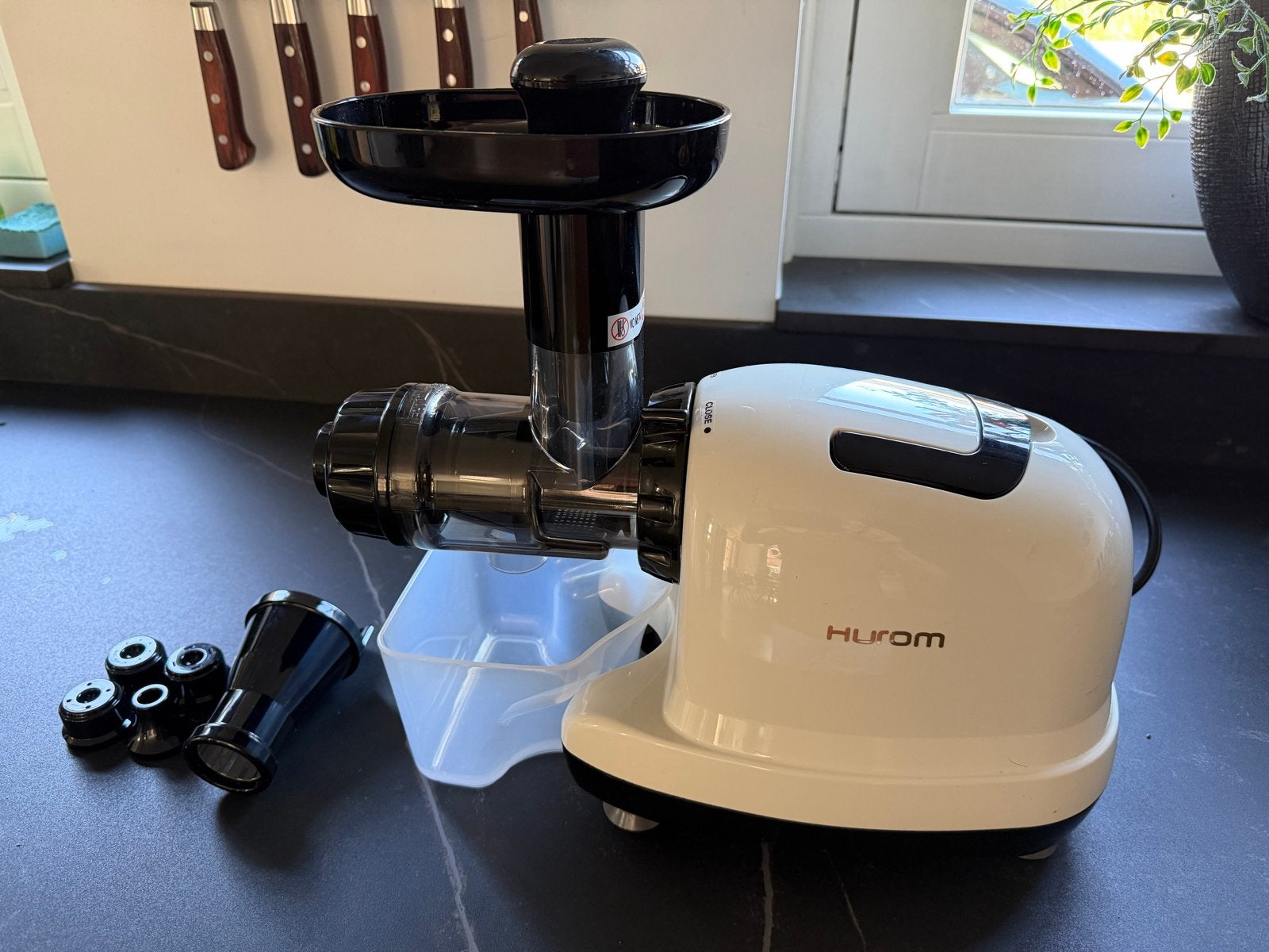 Hurom GD-WW04 horizontale slowjuicer, weinig gebruikt, Ophalen, Zo goed als nieuw, Elektrisch, Slowjuicer