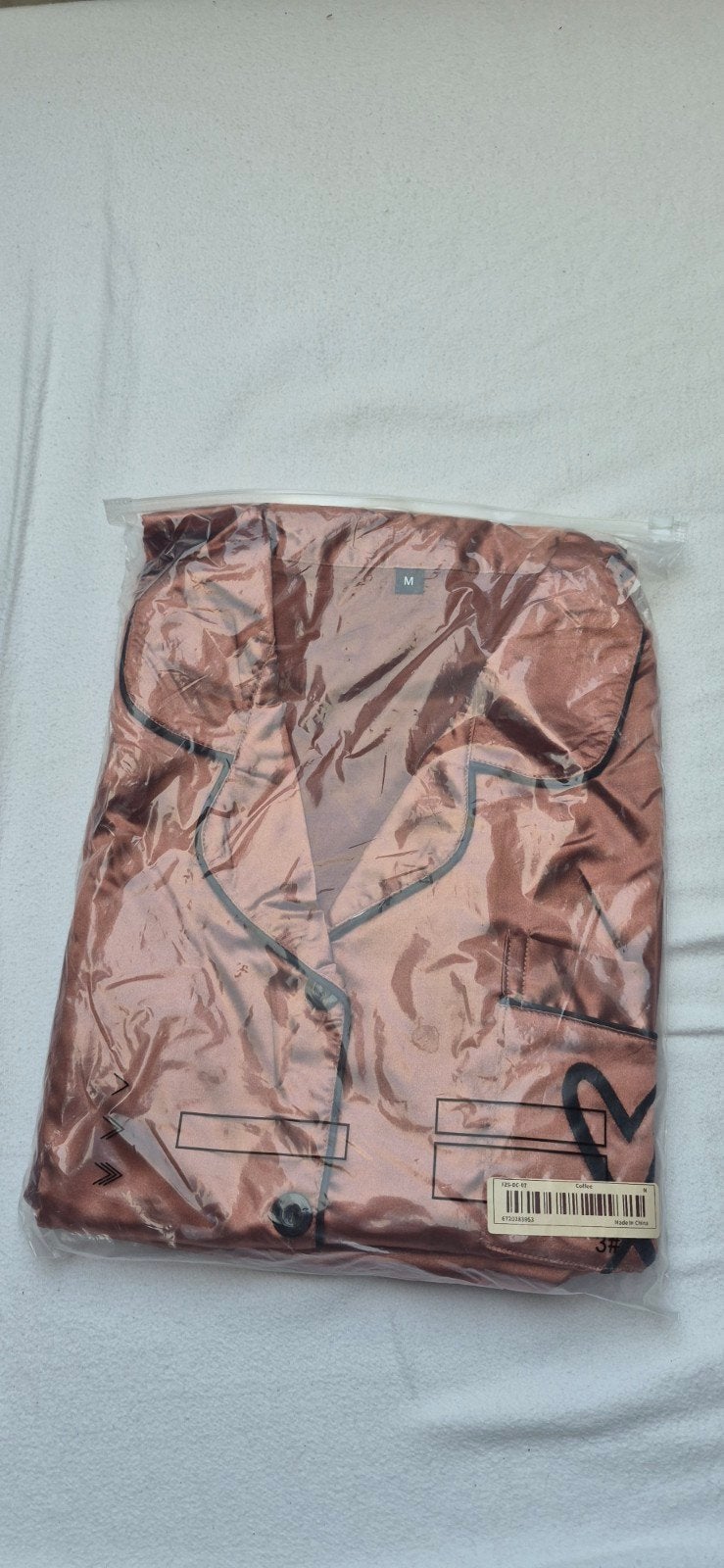 Zijde-achtige Pyjama Set Koperkleurig met Zwarte Details, Ophalen of Verzenden, Nieuw, Maat 38/40 (M)
