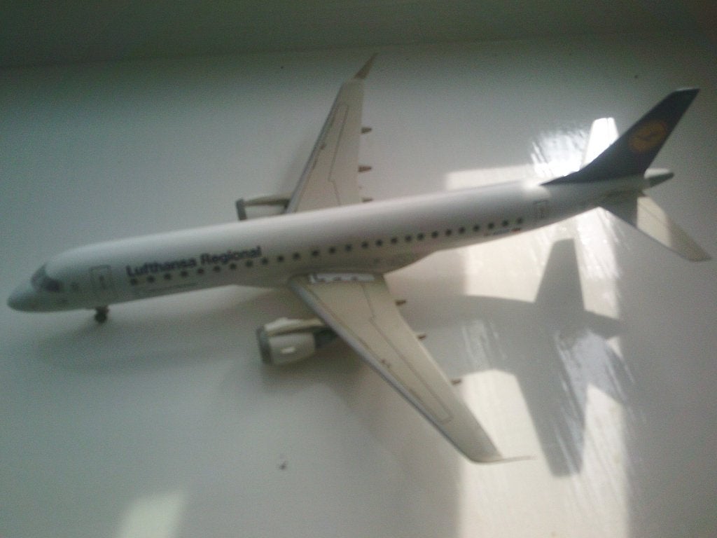 Revell 1:144 Lufthansa Regional Embraer, 1:72 tot 1:144, Revell, Ophalen of Verzenden, Zo goed als nieuw