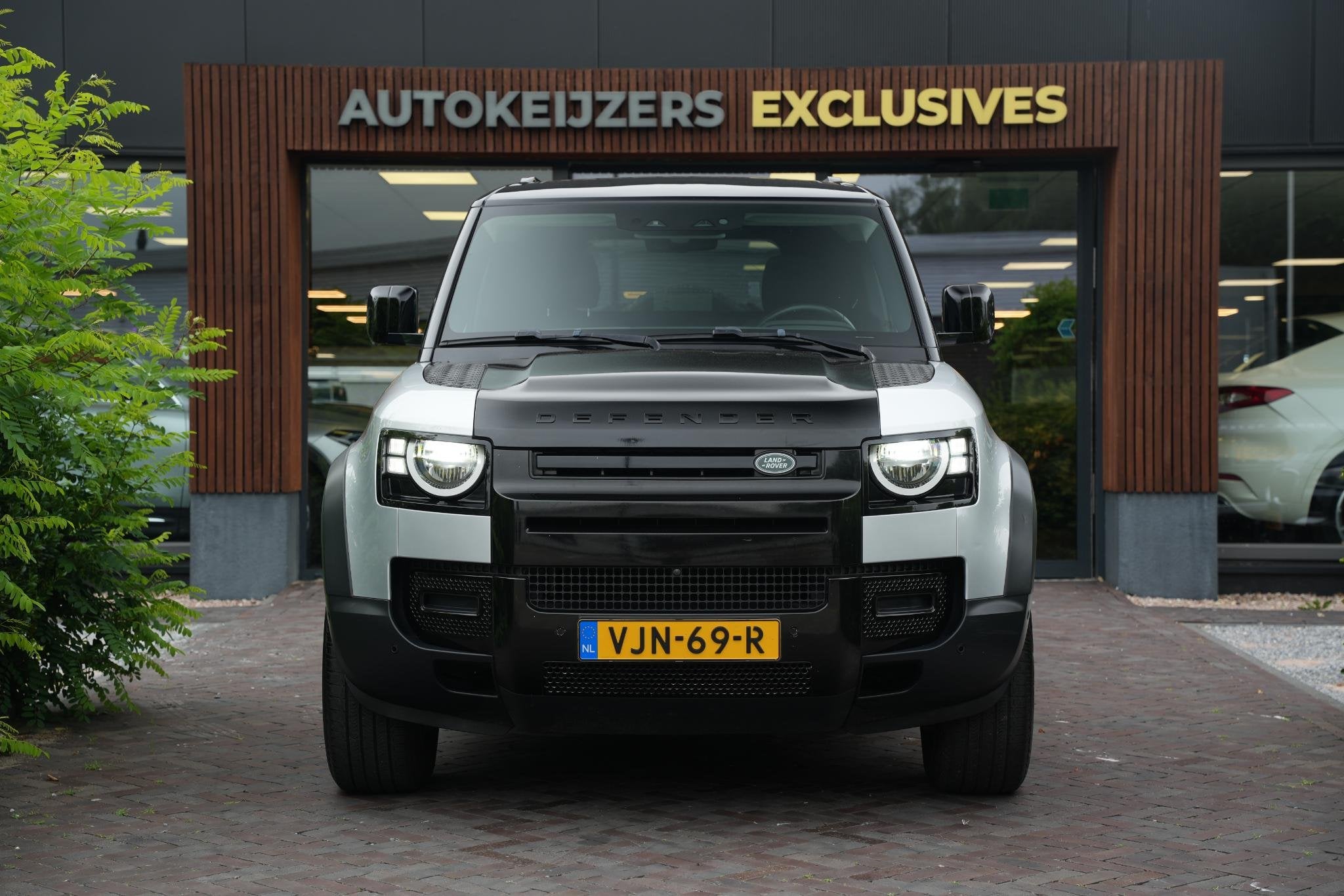 Land Rover Defender 2.0 D240 110 HSE Pano Grijs kenteken Per, Gebruikt, 4 cilinders, Automatische klimaatregeling, Leder