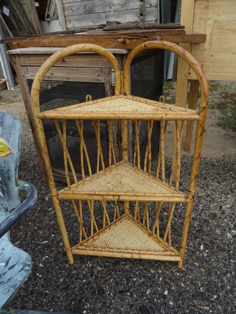 OPRUIMING: allerlei brocante curiosa en antek, Ophalen