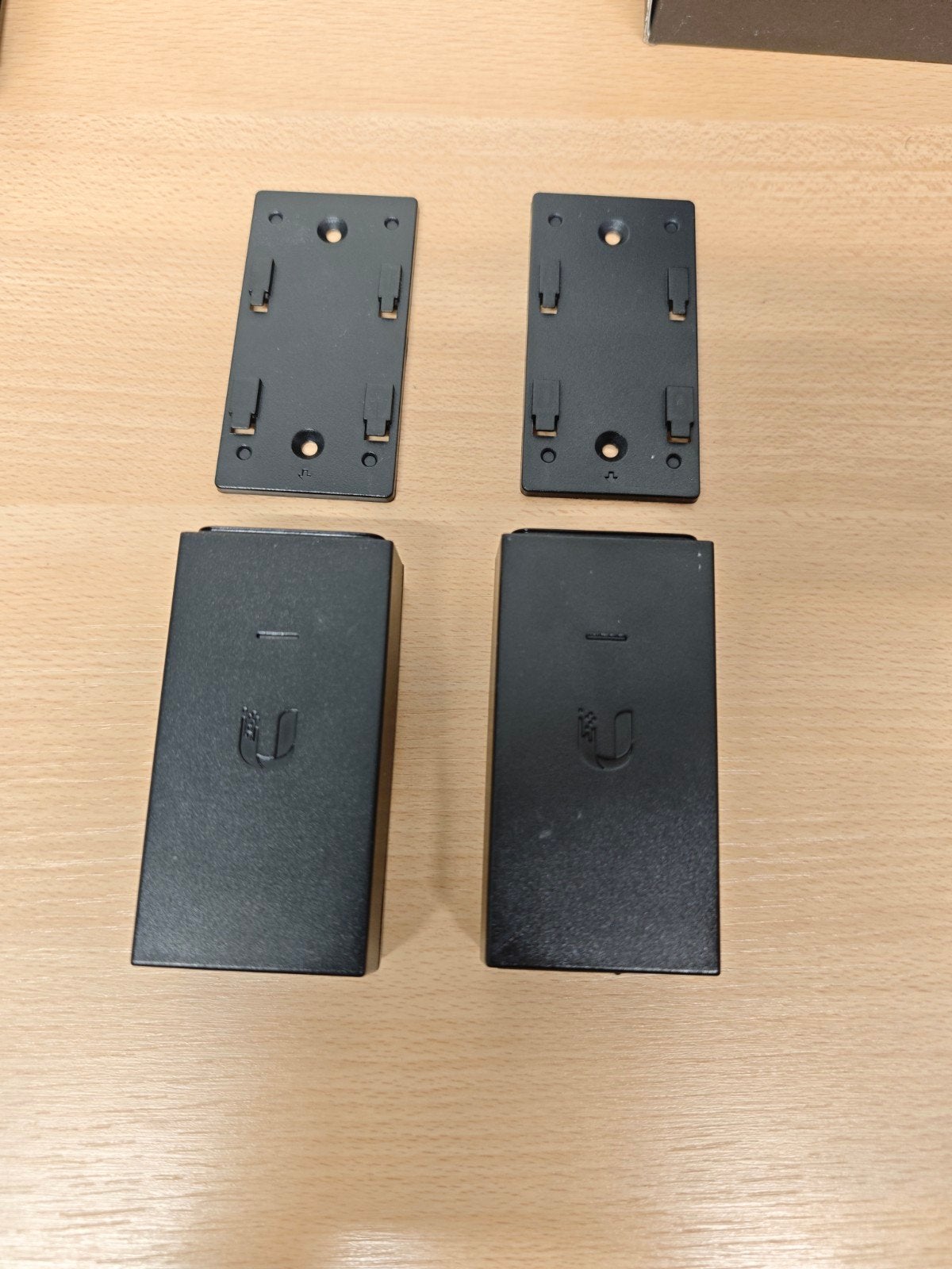 2x Ubiquiti UniFi PoE-24-12W-G PoE-adapters (24V Passief), Ophalen of Verzenden