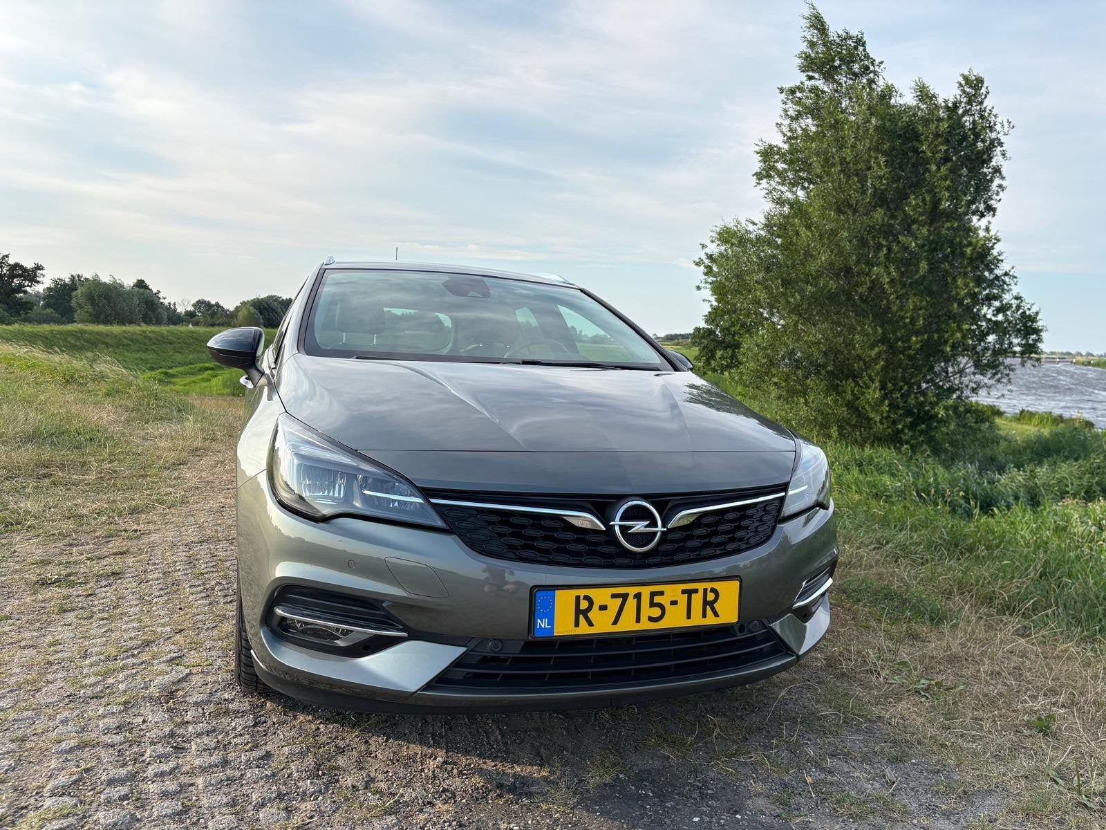 Opel Astra 1.2 Turbo 110pk  2021 Grijs, Auto's, 1199 cc, Leder en Stof, Stationwagon, Handgeschakeld