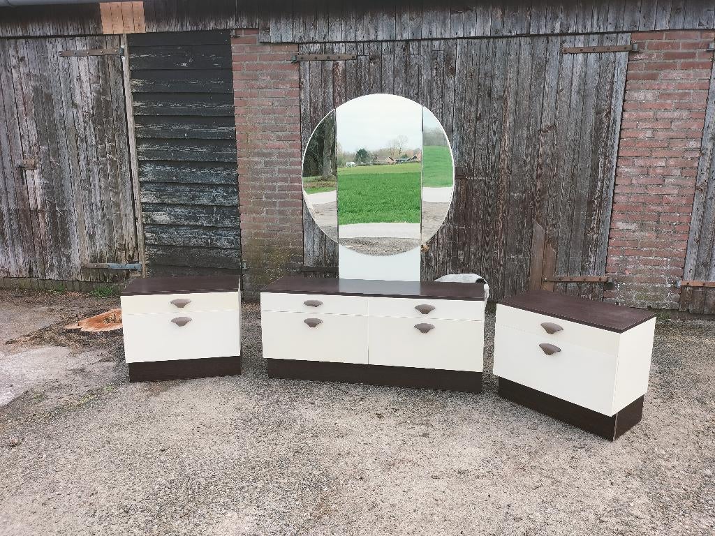 Vintage slaapkamer set -2x nachtkastjes en kaptafel/spiegel, Huis en Inrichting, Slaapkamer | Nachtkastjes, Ophalen, Gebruikt