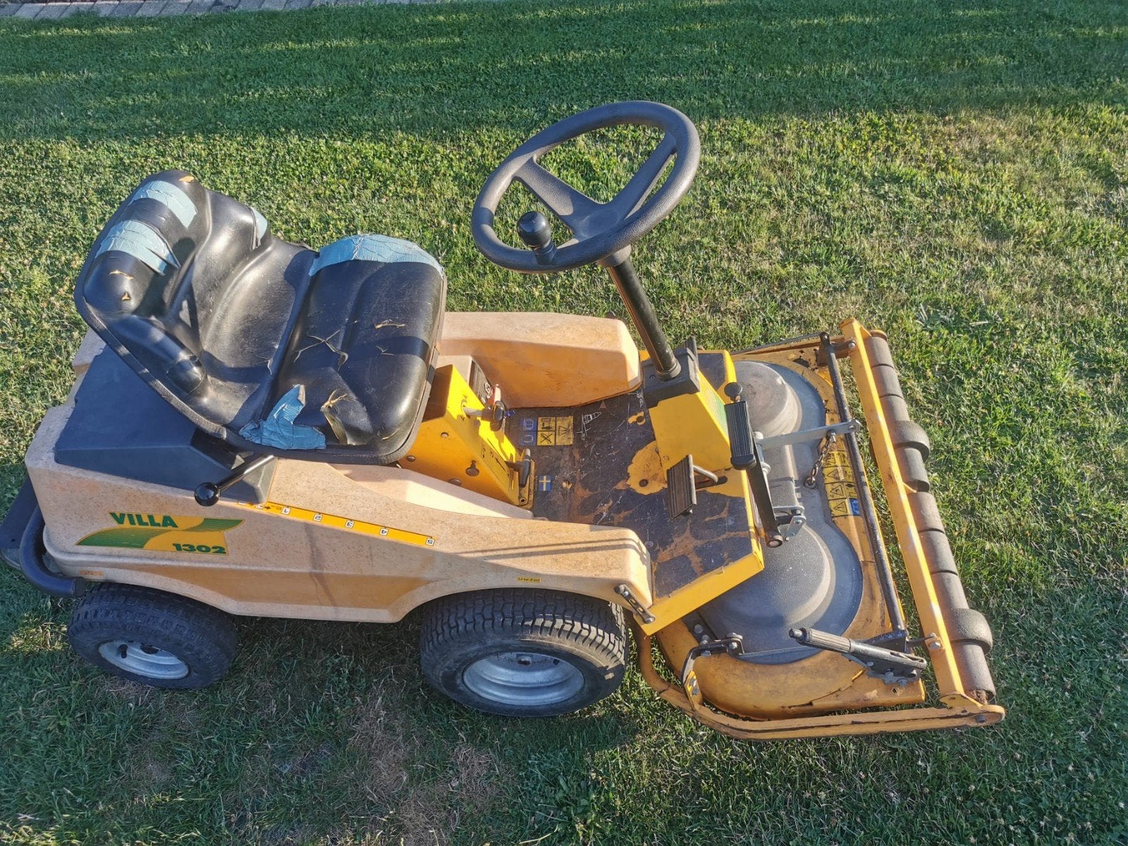 Stiga villa 12,5 pk,
Start en rijdt en maait goed,, Ophalen, Gebruikt