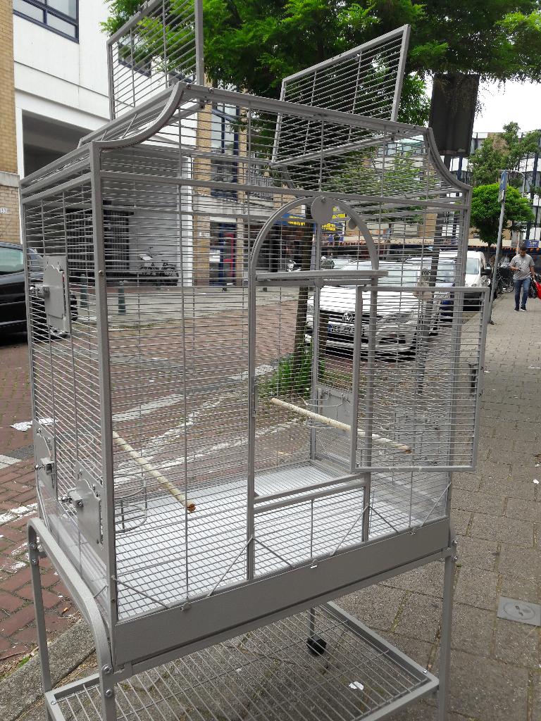 Montana Madeira 3 vogels kooi, Ophalen, Zo goed als nieuw, Metaal, Vogelkooi
