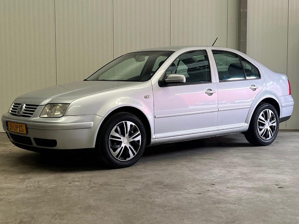 Volkswagen Bora 1.6 Airco/Grijs, Stof, Bora, 4 cilinders, Handgeschakeld