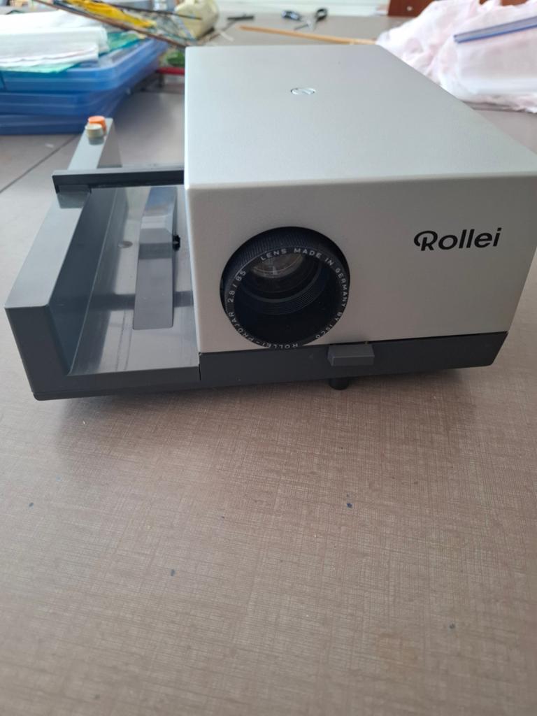 Rollei P 35 A Diaprojector, Ophalen of Verzenden, Gebruikt, Met scherm