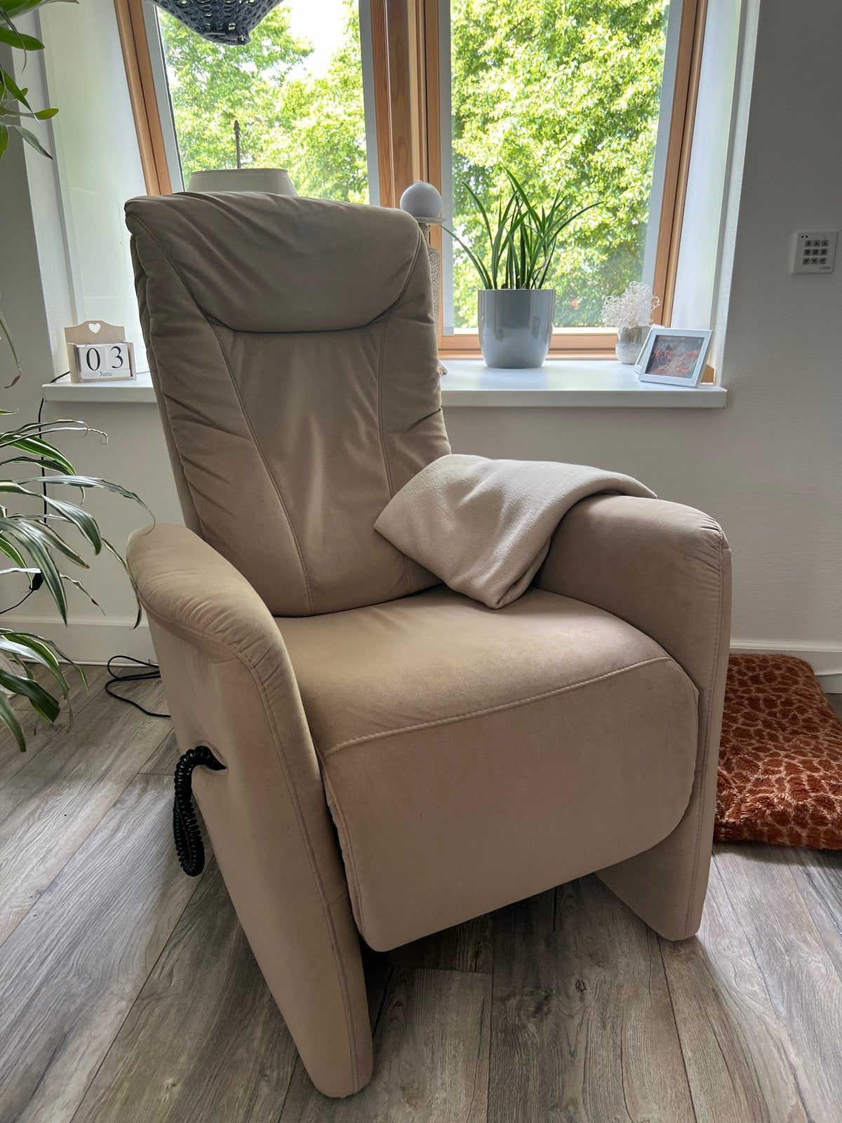 Comfortabele beige relaxfauteuil -, Huis en Inrichting, Fauteuils, Ophalen, Gebruikt, Stof, 75 tot 100 cm