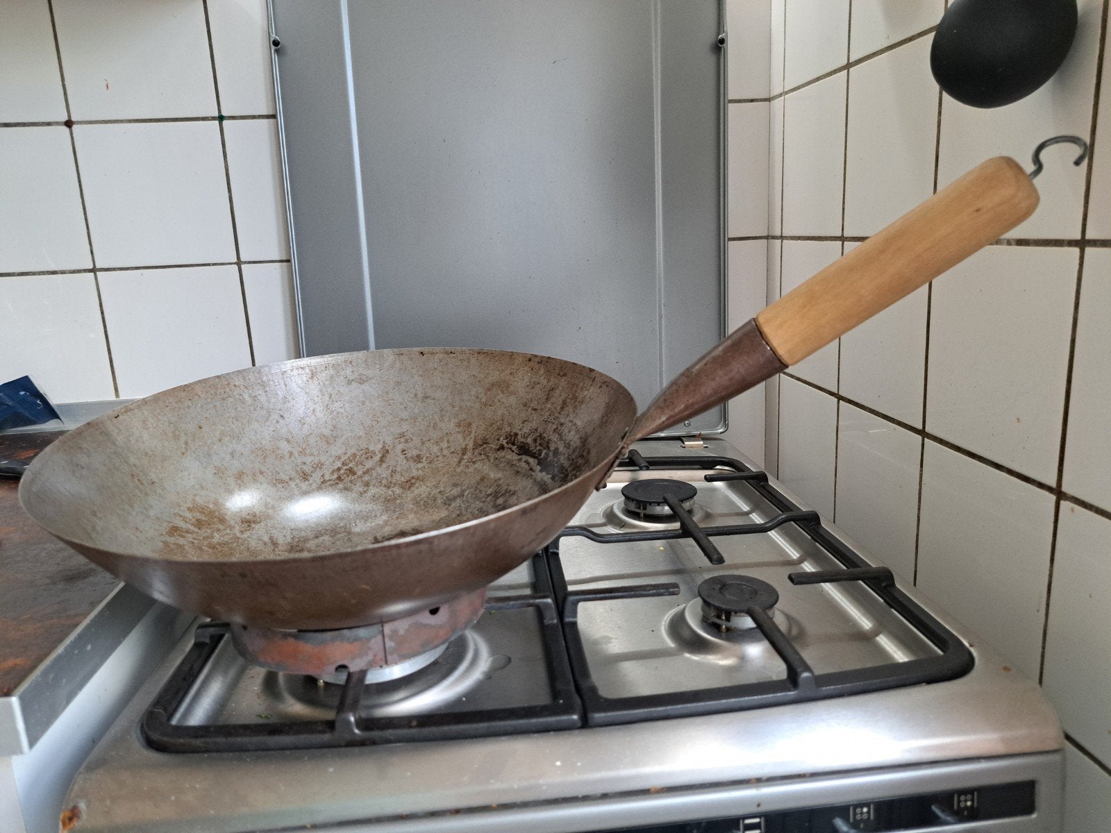 Wokpan met houten handvat - Gebruikt, Huis en Inrichting, Ophalen, Overige materialen, Gebruikt, Met handvatten