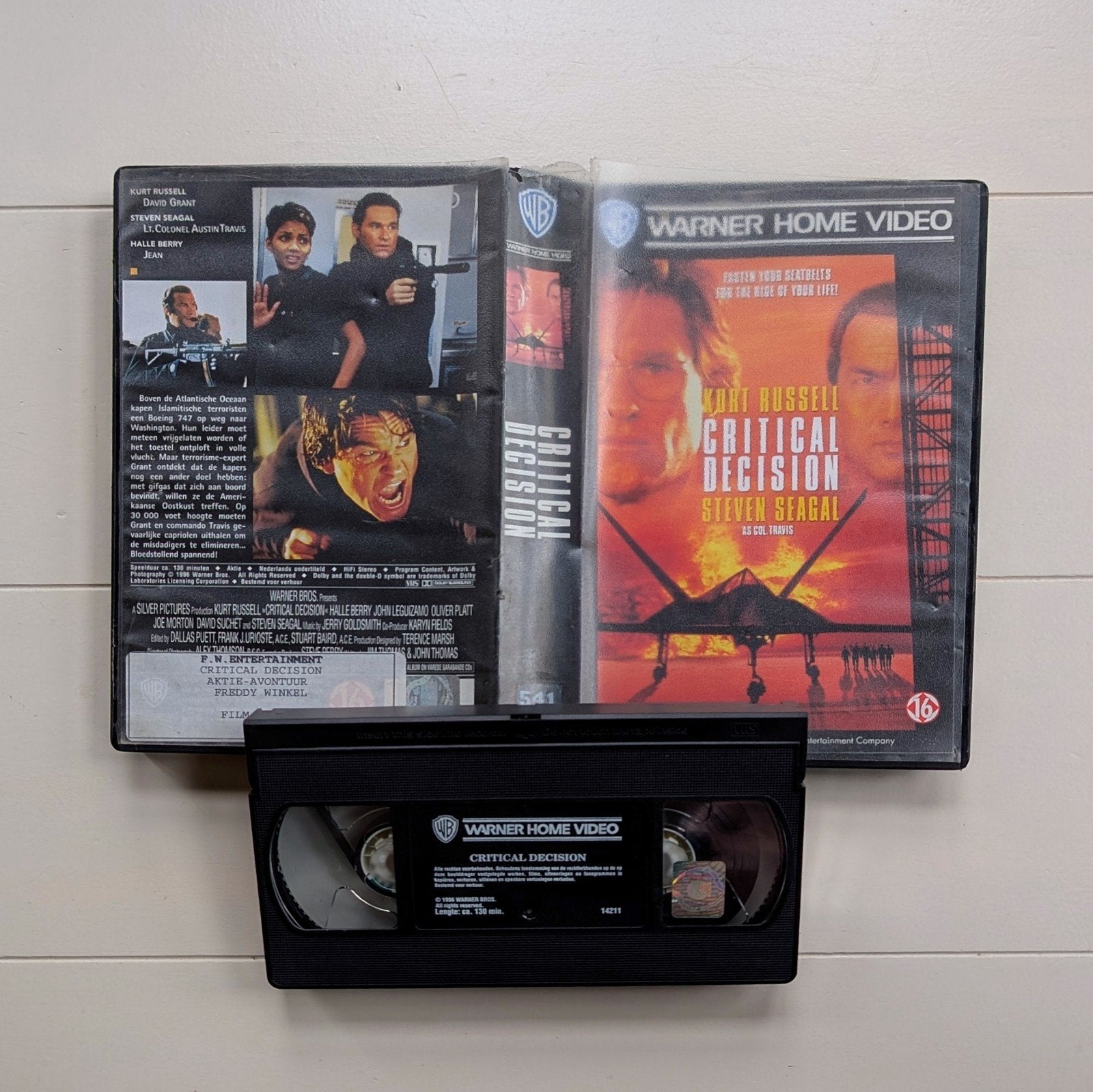 Critical Decision (1996) VHS Ex Rental, Seagal, Russell, Verzenden