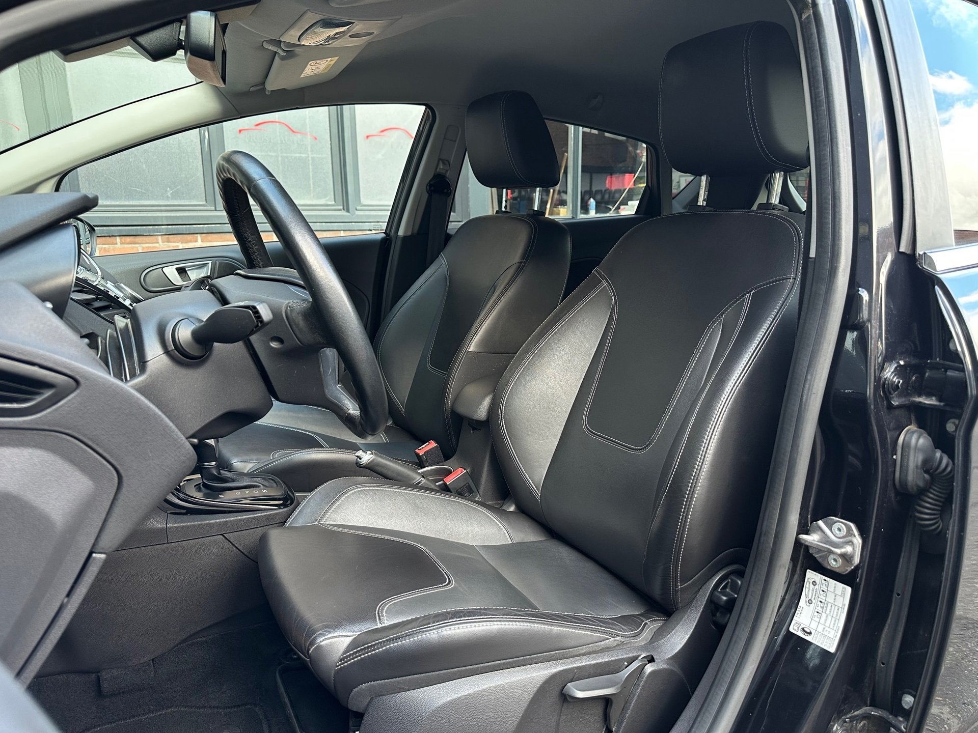 Ford Fiesta 1.0 EcoBoost Titanium|Pdc|Leder|Stoelv.warming, Euro 5, 101 pk, Zwart, Leder