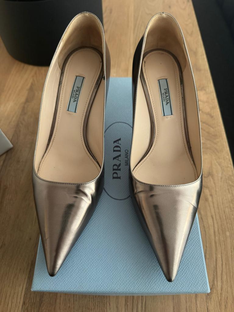 Prada Pumps Brons Maat 38.5, Ophalen of Verzenden, Zo goed als nieuw, Overige kleuren, Pumps