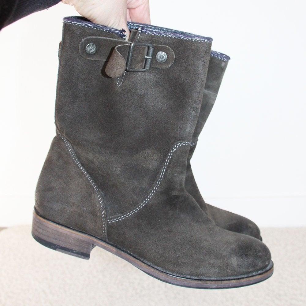 Prachtige Suede Tommy Hilfiger Laarsjes s28 (Maat 39) € 60,-, Kleding | Dames, Schoenen, Overige kleuren, Lage of Enkellaarzen
