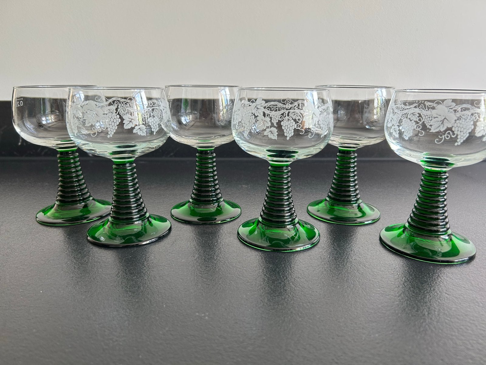 6 Vintage Grote Duitse Roemers Wijnglazen Groene Gedraaide V, Antiek en Kunst, Ophalen of Verzenden