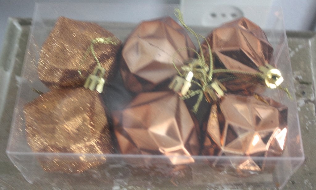 nieuw in verpakking 6koperkleurige kunststof kerstballen, Diversen, Kerst, Ophalen of Verzenden, Nieuw