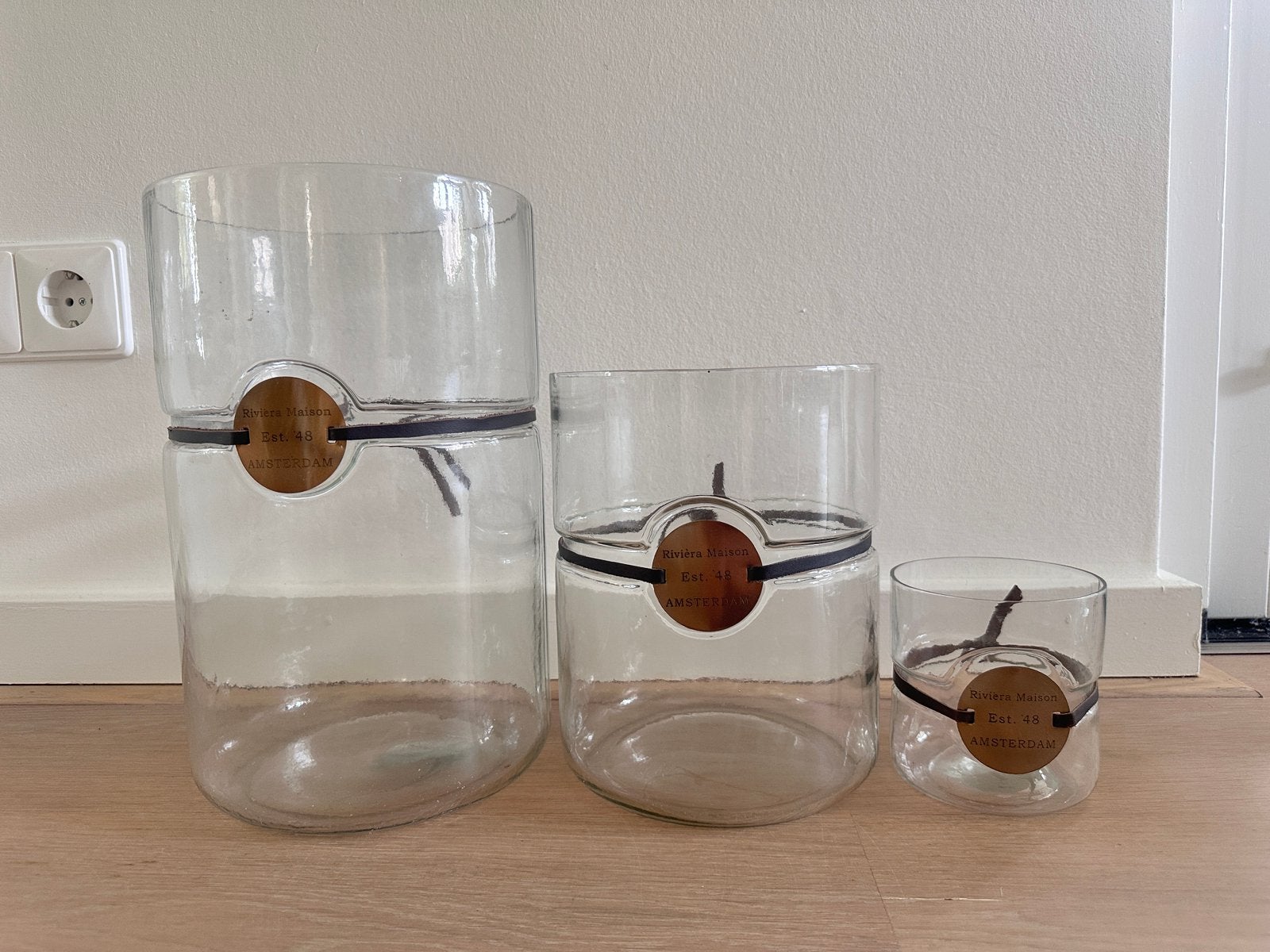 ZGAN: Mooie set vazen van Rivièra Maison - heel leuk!, Ophalen of Verzenden, Zo goed als nieuw, Glas