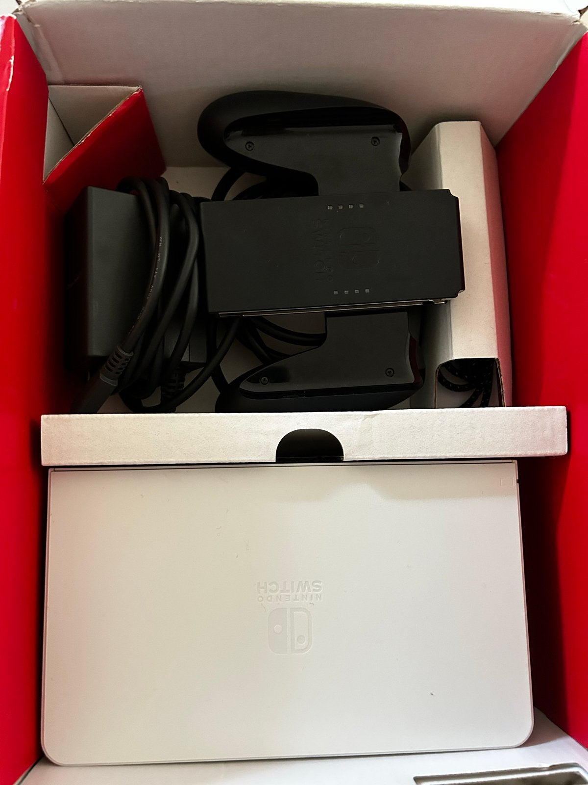 Foto 4 van Nintendo Switch OLED ZGAN + Nintendo case