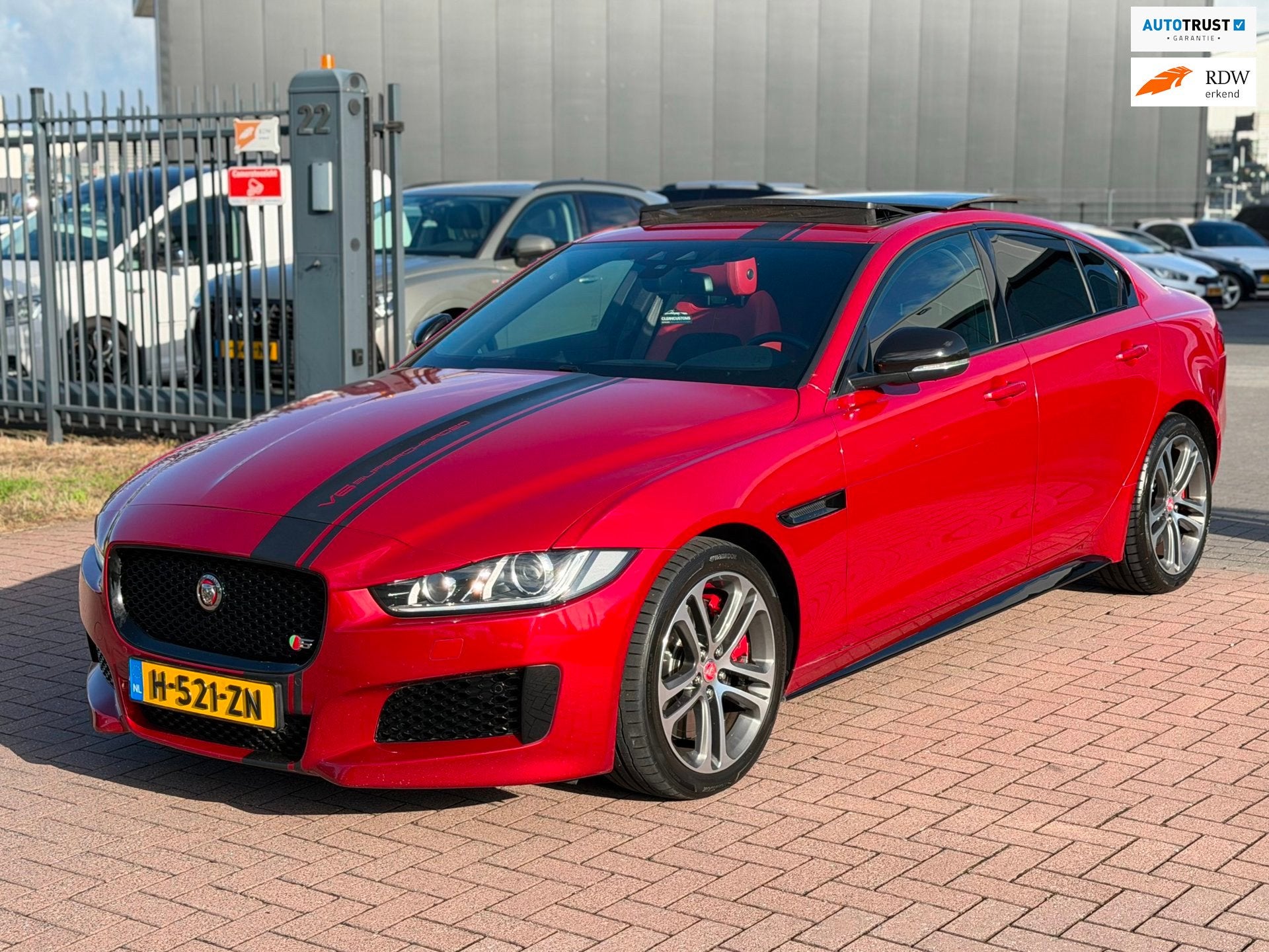 Jaguar XE 3.0 S 340PK V6 Supercharged 2016 Pano, Auto's, Automaat, Dealer onderhouden, Achterwielaandrijving, 2995 cc